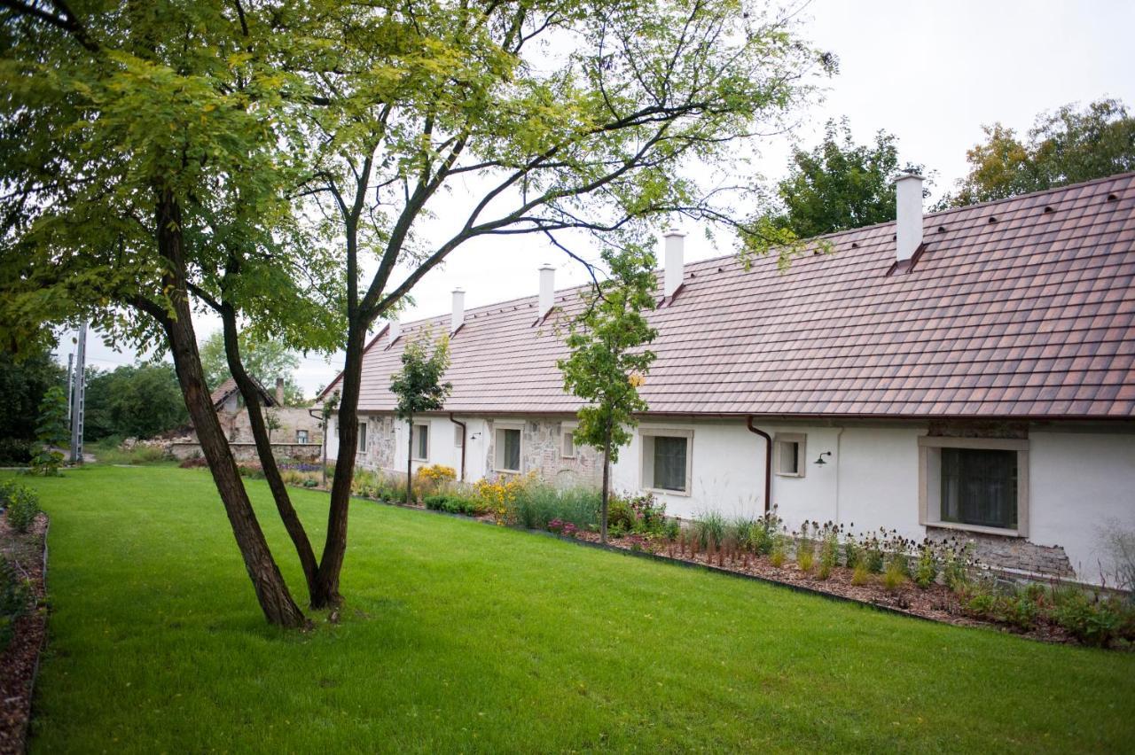 Pajta Szállás Tata Exterior foto