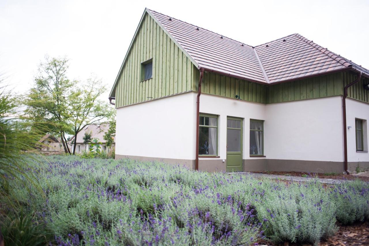 Pajta Szállás Tata Exterior foto
