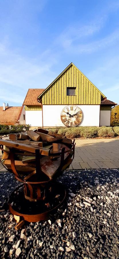Pajta Szállás Tata Exterior foto